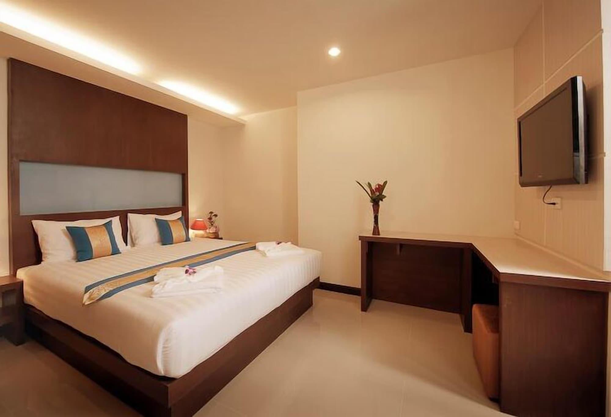 Tuana Blue Sky Patong Hotel Exterior photo
