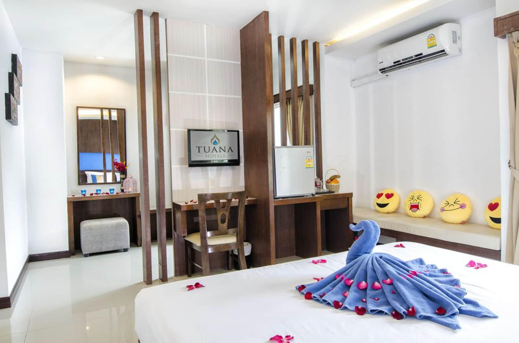 Tuana Blue Sky Patong Hotel Exterior photo