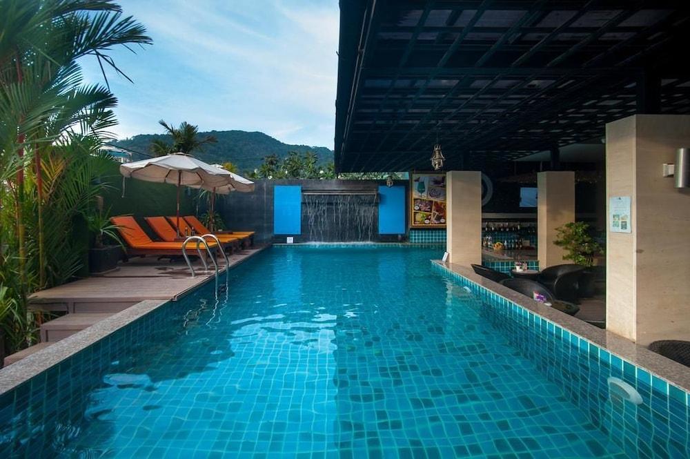 Tuana Blue Sky Patong Hotel Exterior photo