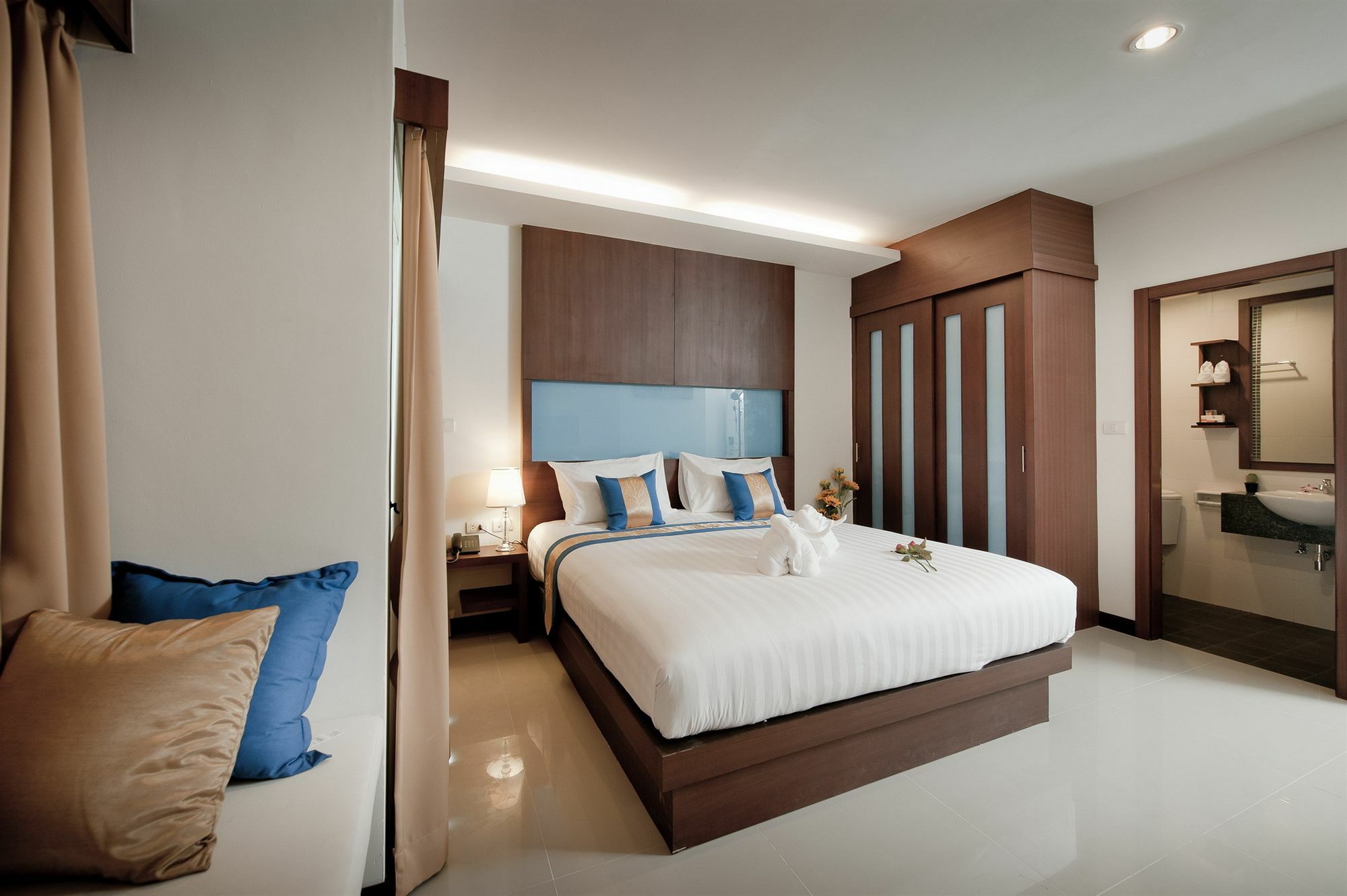 Tuana Blue Sky Patong Hotel Exterior photo